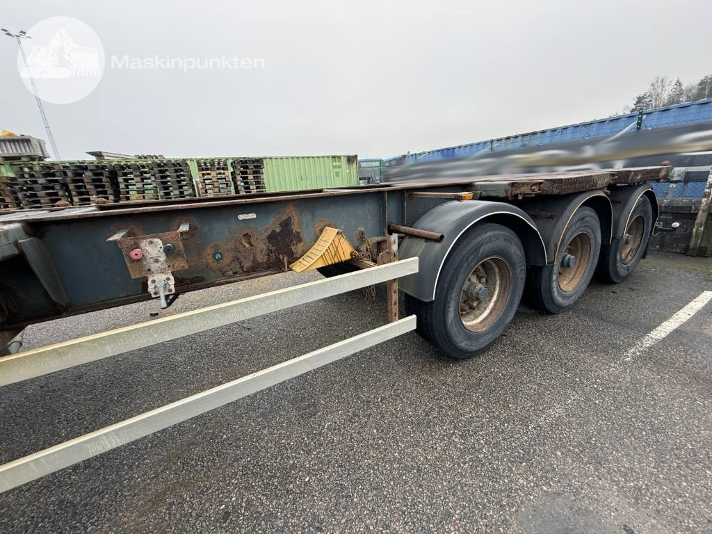 Container transporter/ Swap body semi-trailer Schweriner CS 40: picture 24