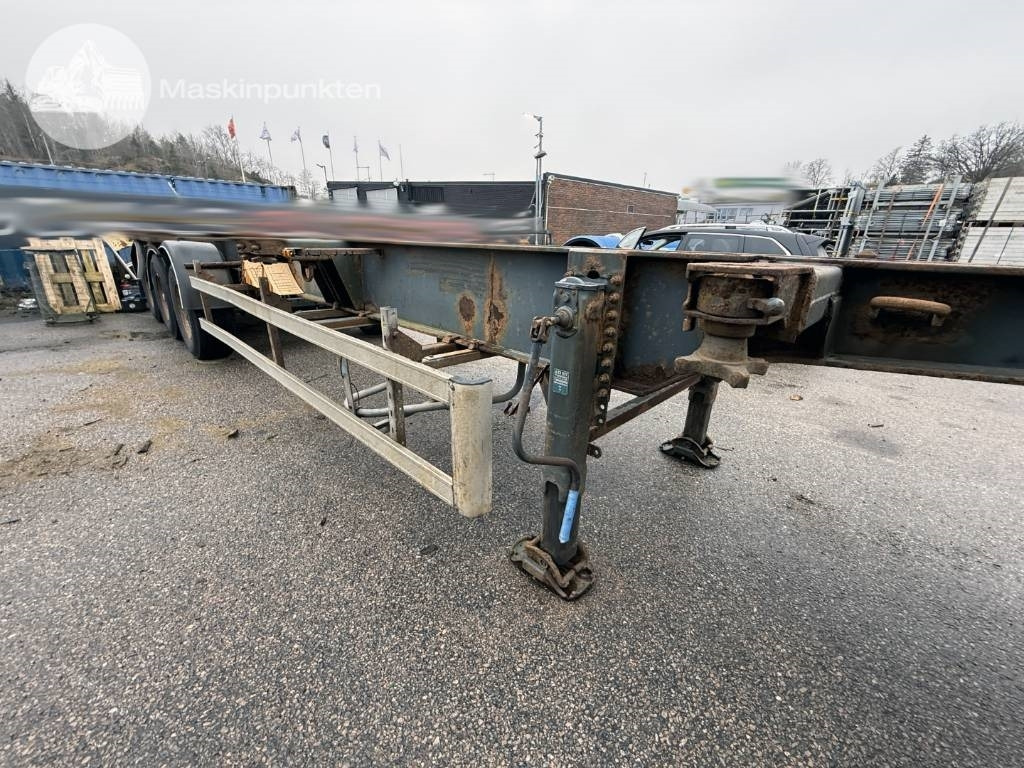 Container transporter/ Swap body semi-trailer Schweriner CS 40: picture 21