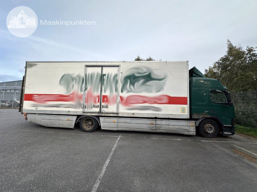 Volvo FM 9 300 - Box truck: picture 3 Volvo FM 9 300 - Box truck: picture 3