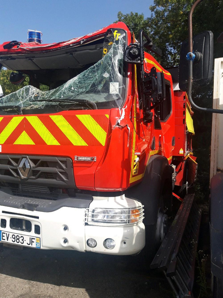 RENAULT D 4X4 TOUT-TERRAIN INCENDIE - Fire truck: picture 1 RENAULT D 4X4 TOUT-TERRAIN INCENDIE - Fire truck: picture 1