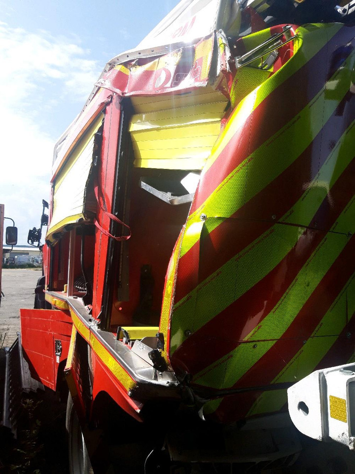 RENAULT D 4X4 TOUT-TERRAIN INCENDIE - Fire truck: picture 4 RENAULT D 4X4 TOUT-TERRAIN INCENDIE - Fire truck: picture 4