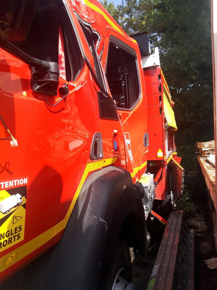 RENAULT D 4X4 TOUT-TERRAIN INCENDIE - Fire truck: picture 3 RENAULT D 4X4 TOUT-TERRAIN INCENDIE - Fire truck: picture 3