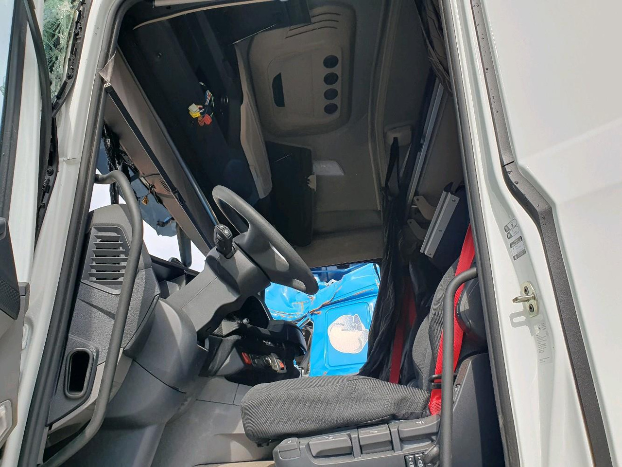 Interior photo 3: Tractor unit DAF XF 480 Interior photo 3: Tractor unit DAF XF 480