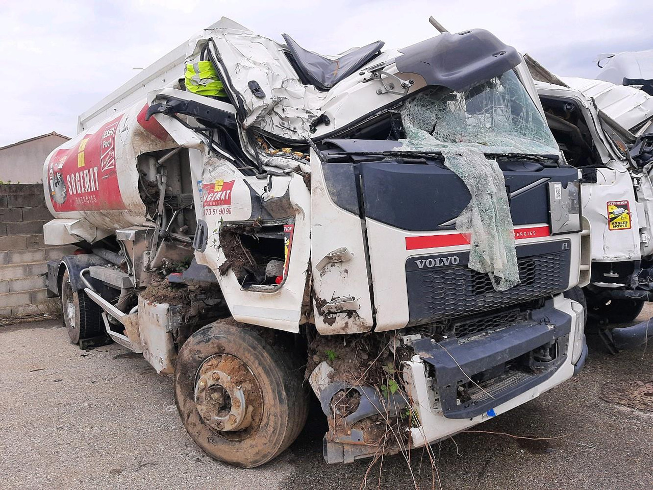 VOLVO FL 280 CITERNE - Tanker truck: picture 1 VOLVO FL 280 CITERNE - Tanker truck: picture 1