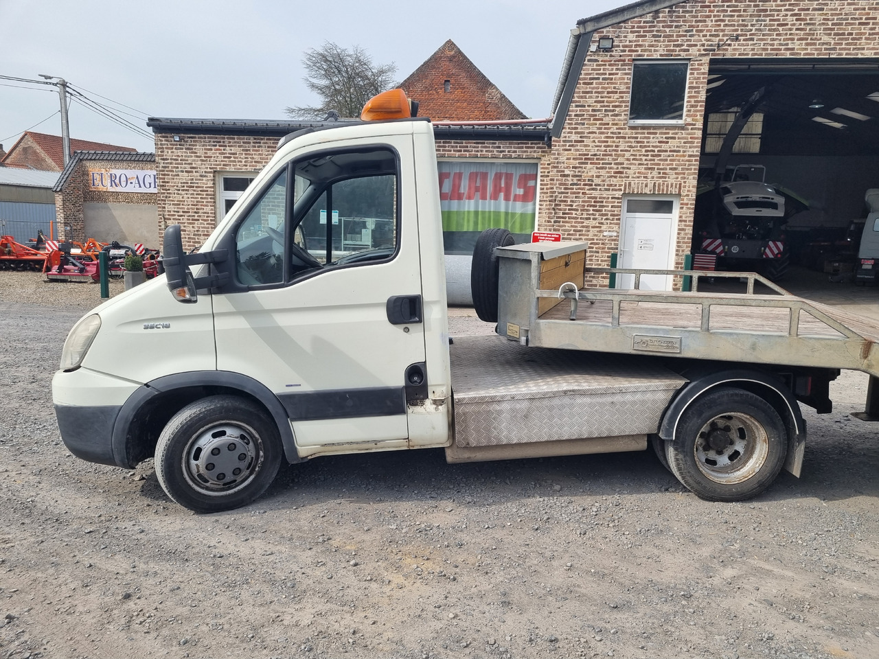 IVECO DAILY 35C18 - Mini artic tractor unit: picture 1 IVECO DAILY 35C18 - Mini artic tractor unit: picture 1