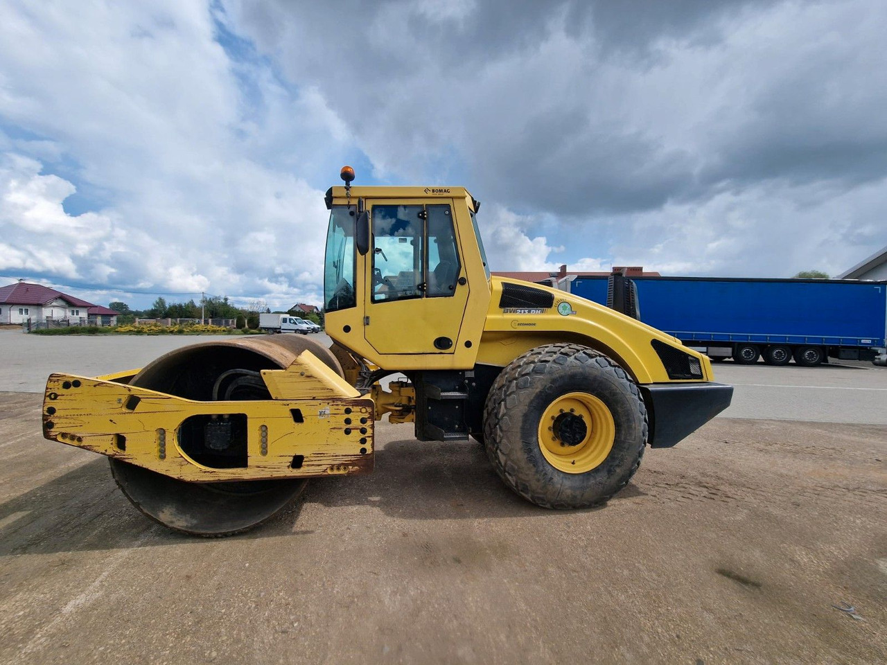 BOMAG Bw 213 DH-4 - Compactor: picture 4 BOMAG Bw 213 DH-4 - Compactor: picture 4