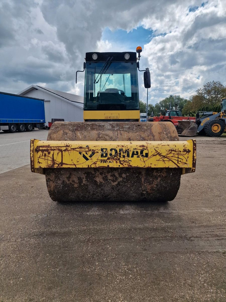 BOMAG Bw 213 DH-4 - Compactor: picture 3 BOMAG Bw 213 DH-4 - Compactor: picture 3