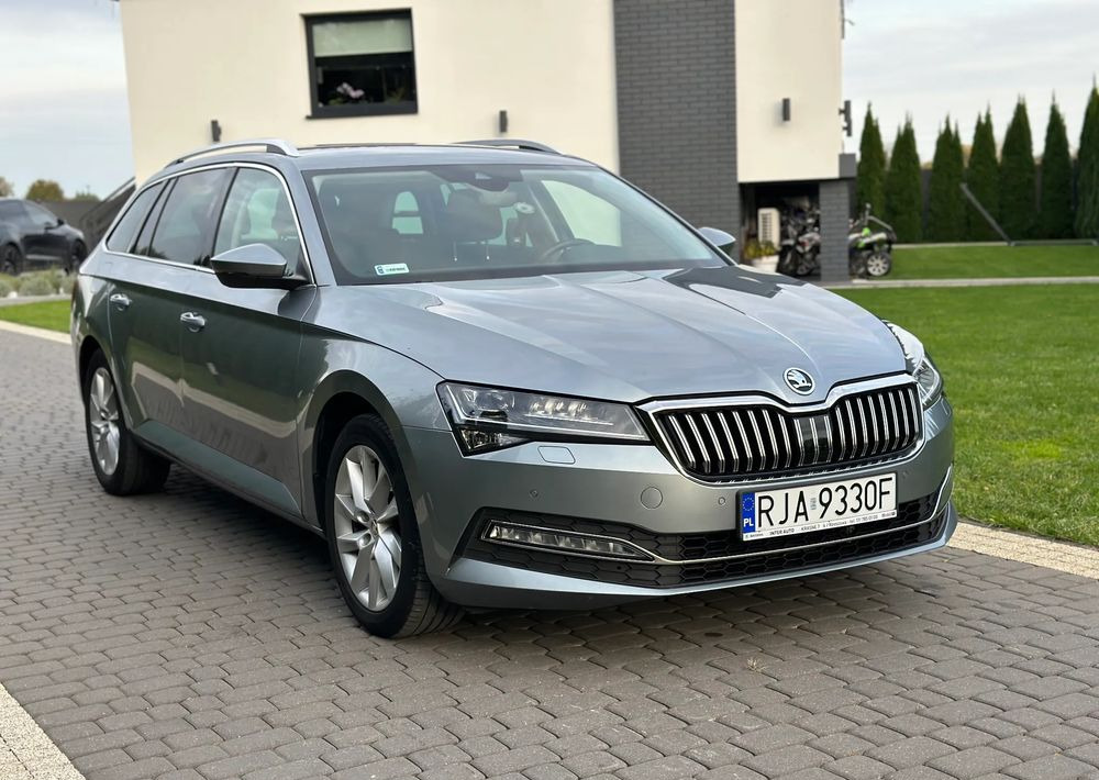 Skoda Superb 2.0 TDI SCR Style DSG - Estate car: picture 3 Skoda Superb 2.0 TDI SCR Style DSG - Estate car: picture 3