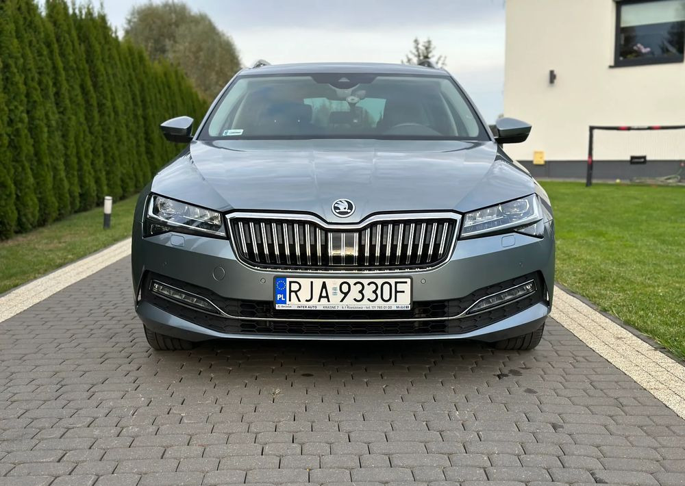 Skoda Superb 2.0 TDI SCR Style DSG - Estate car: picture 2 Skoda Superb 2.0 TDI SCR Style DSG - Estate car: picture 2