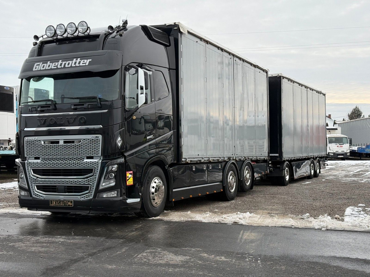 Volvo FH16 660 HP XL TANDEM 6x2 LIMITED EDITION - Curtain side truck: picture 2 Volvo FH16 660 HP XL TANDEM 6x2 LIMITED EDITION - Curtain side truck: picture 2