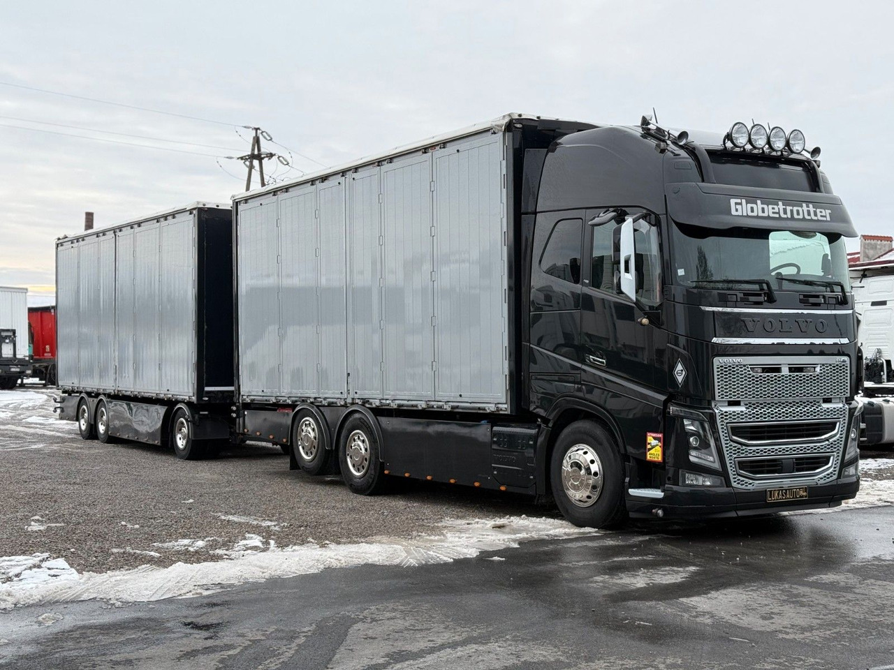Volvo FH16 660 HP XL TANDEM 6x2 LIMITED EDITION - Curtain side truck: picture 4 Volvo FH16 660 HP XL TANDEM 6x2 LIMITED EDITION - Curtain side truck: picture 4