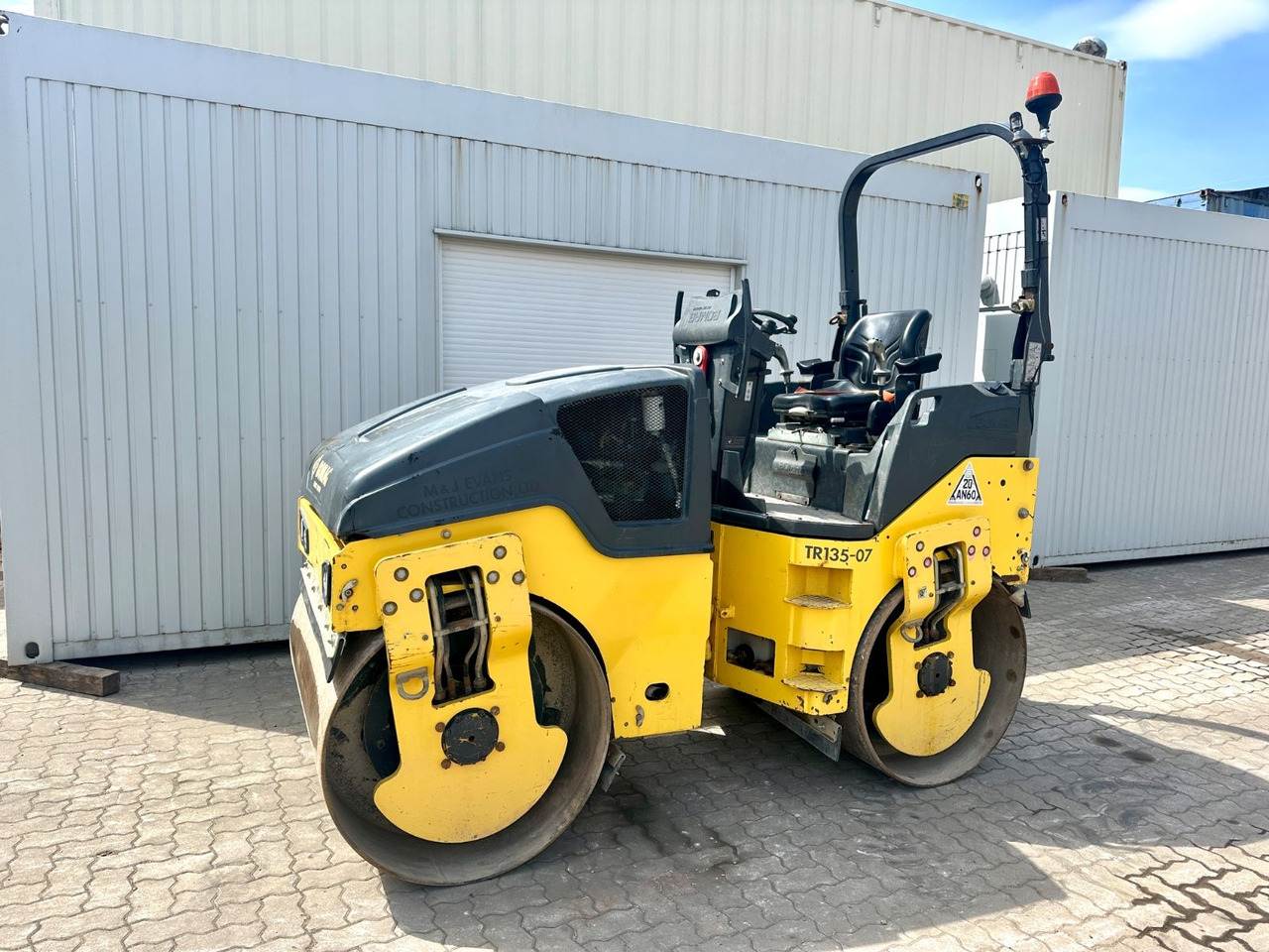 BOMAG BW135AD-5 / 2016 BJ / 735 H / 3.9 Tonnen - Roller: picture 2 BOMAG BW135AD-5 / 2016 BJ / 735 H / 3.9 Tonnen - Roller: picture 2
