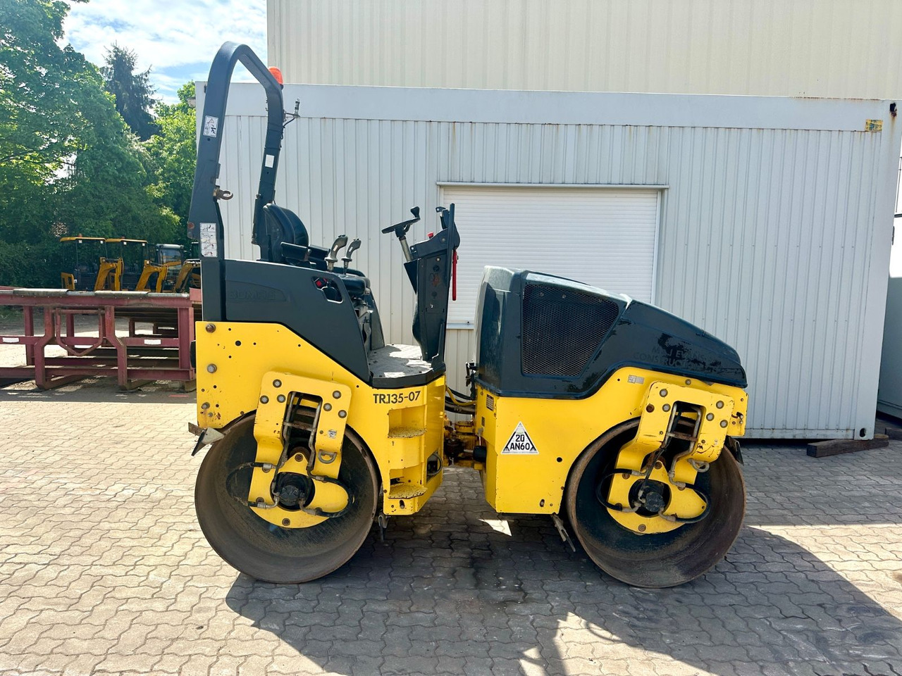 BOMAG BW135AD-5 / 2016 BJ / 735 H / 3.9 Tonnen - Roller: picture 5 BOMAG BW135AD-5 / 2016 BJ / 735 H / 3.9 Tonnen - Roller: picture 5