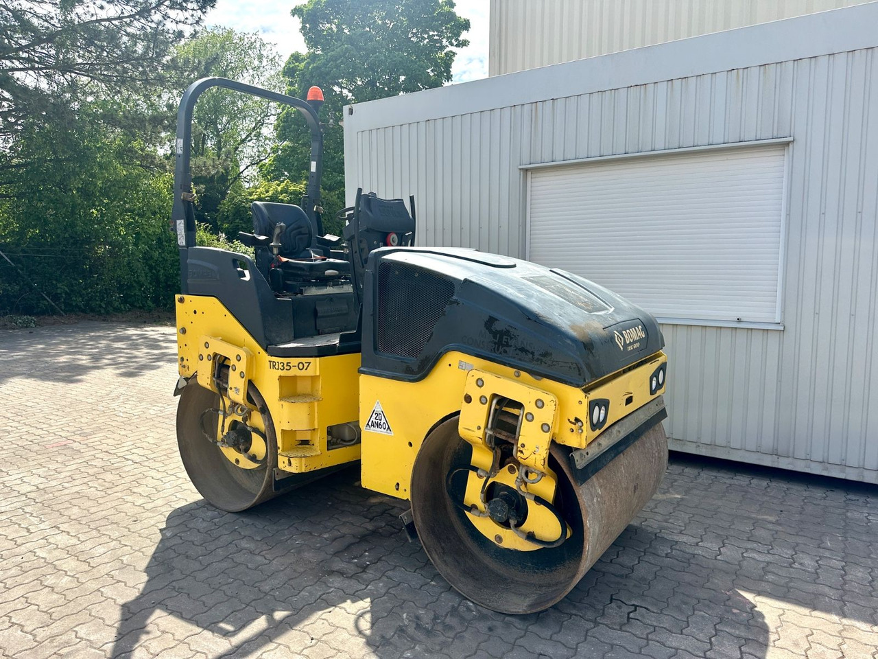 BOMAG BW135AD-5 / 2016 BJ / 735 H / 3.9 Tonnen - Roller: picture 1 BOMAG BW135AD-5 / 2016 BJ / 735 H / 3.9 Tonnen - Roller: picture 1