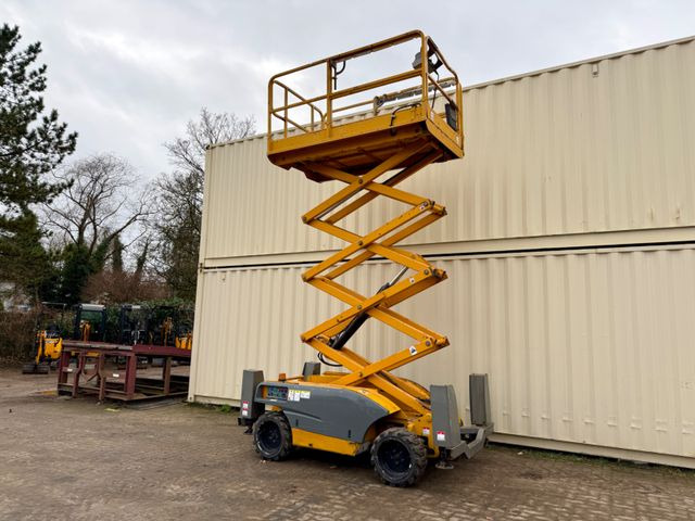 Haulotte Compact 10DX 4x4 Diesel / 10 Meter - Scissor lift: picture 3 Haulotte Compact 10DX 4x4 Diesel / 10 Meter - Scissor lift: picture 3