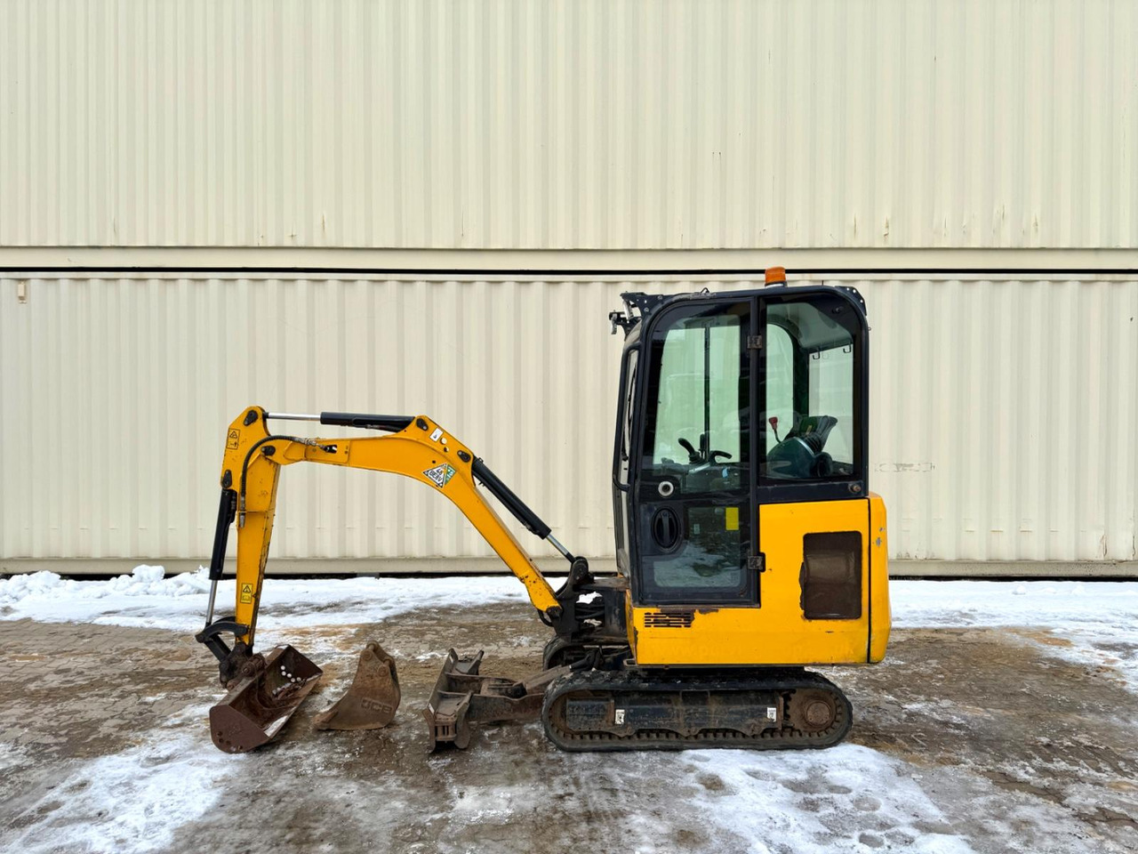 JCB 16C-1 /2022 BJ/1.397 H/verbr. Laufwerk/2xLöffel - Mini excavator: picture 2 JCB 16C-1 /2022 BJ/1.397 H/verbr. Laufwerk/2xLöffel - Mini excavator: picture 2