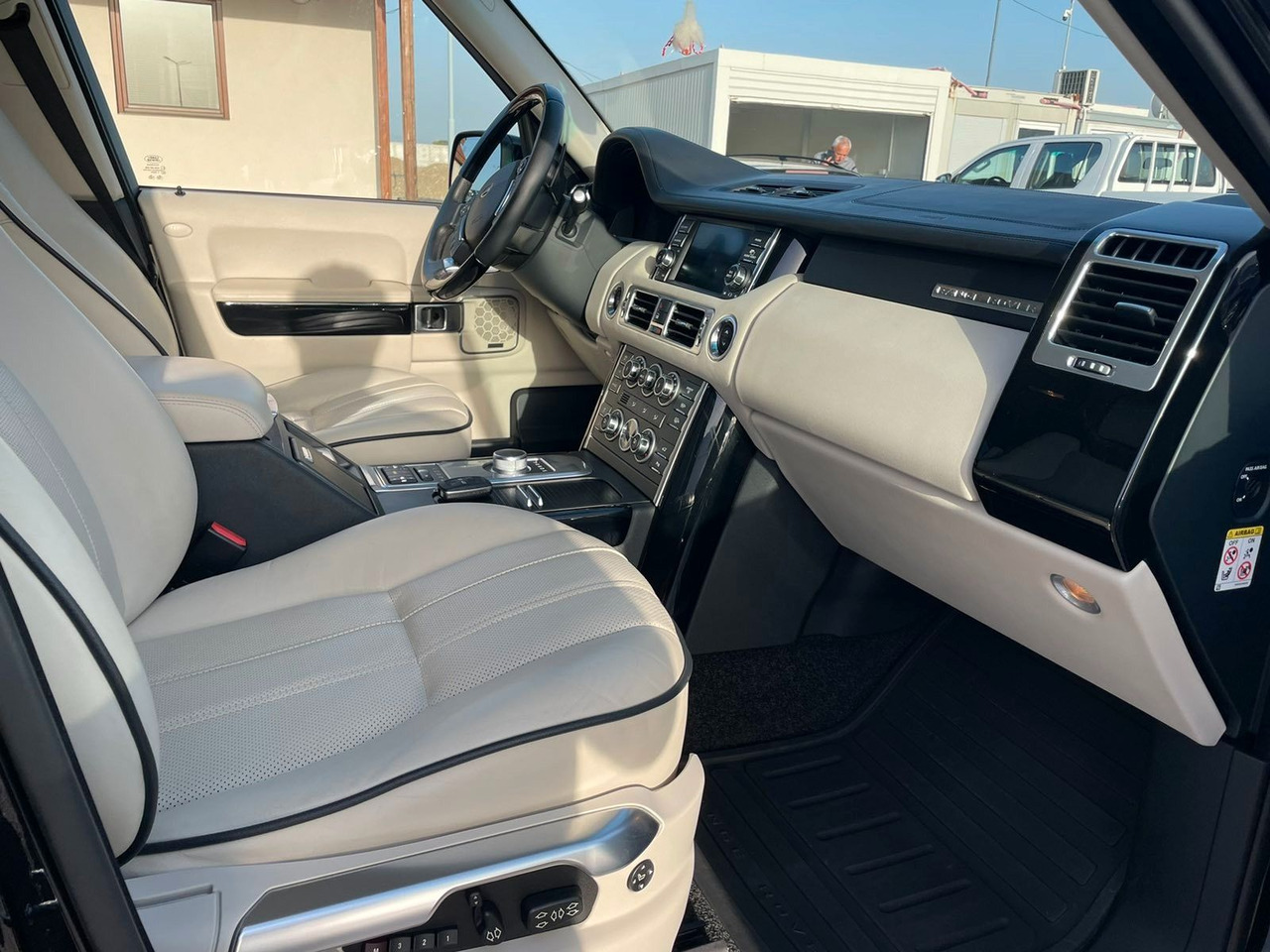 SUV Land Rover Range Rover Vogue 4.4 TDV8: picture 11 SUV Land Rover Range Rover Vogue 4.4 TDV8: picture 11