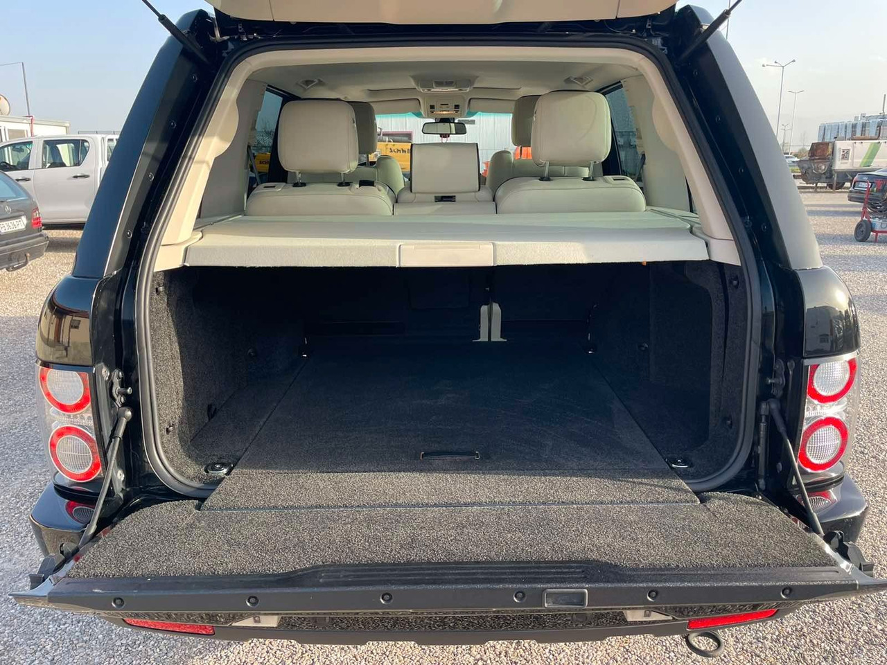 SUV Land Rover Range Rover Vogue 4.4 TDV8: picture 9 SUV Land Rover Range Rover Vogue 4.4 TDV8: picture 9