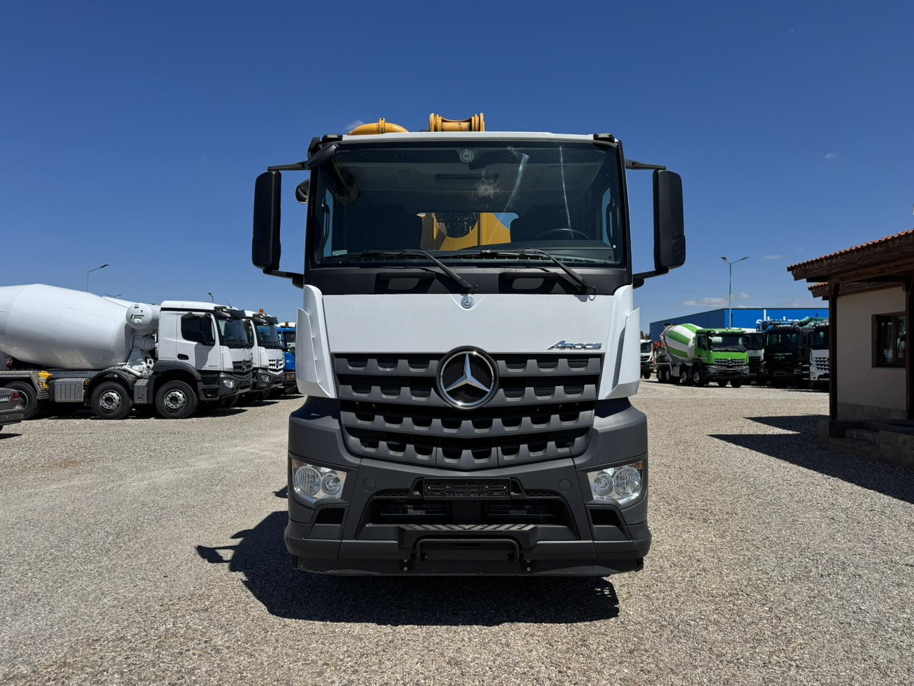 MERCEDES-BENZ AROCS 4442 SCHWING S43SX - Concrete pump truck: picture 2 MERCEDES-BENZ AROCS 4442 SCHWING S43SX - Concrete pump truck: picture 2