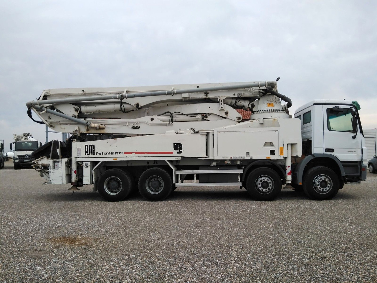Concrete pump truck Mercedes-Benz ACTROS 4144 PUTZMEISTER M42: picture 8