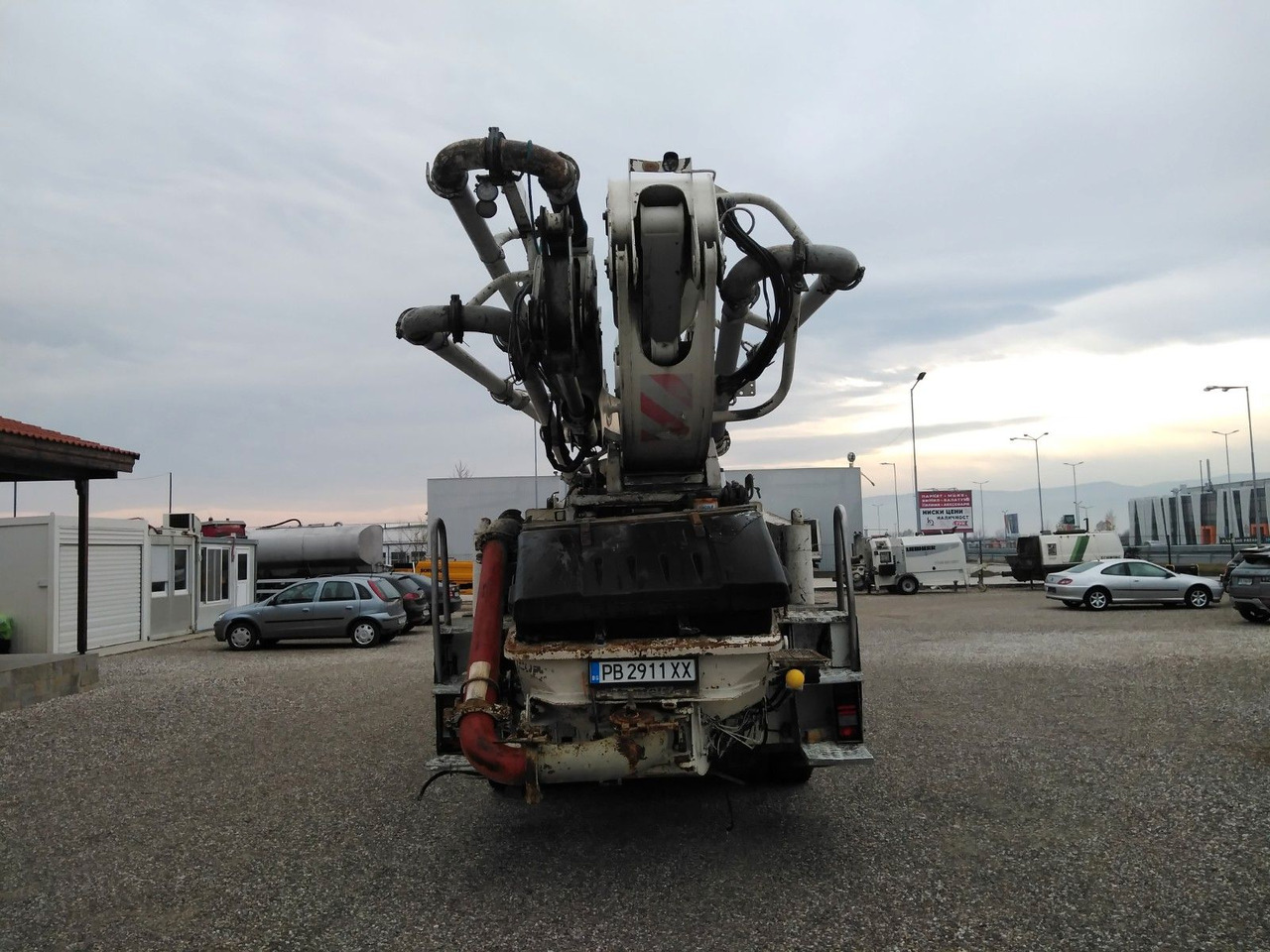 Concrete pump truck Mercedes-Benz ACTROS 4144 PUTZMEISTER M42: picture 6