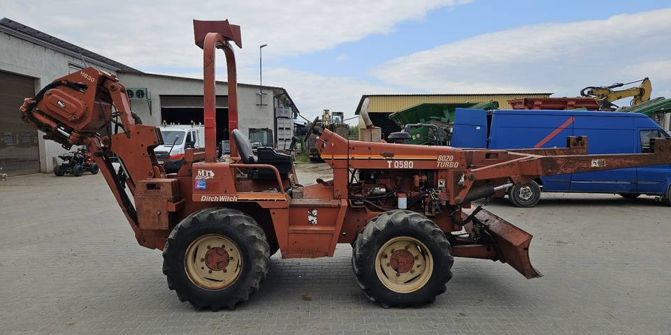 Pługoukładacz wibropług Ditch Witch 8020 Turbo układanie kabli światłowód - Construction machinery: picture 5 Pługoukładacz wibropług Ditch Witch 8020 Turbo układanie kabli światłowód - Construction machinery: picture 5