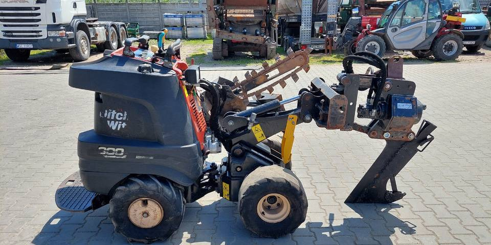 Ditch Witch R300 koparka łańcuchowa pługoukładacz - Trencher: picture 5 Ditch Witch R300 koparka łańcuchowa pługoukładacz - Trencher: picture 5