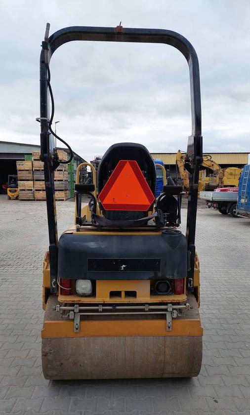 Walec Caterpillar CB24 2700 kg CAT - Roller: picture 4 Walec Caterpillar CB24 2700 kg CAT - Roller: picture 4
