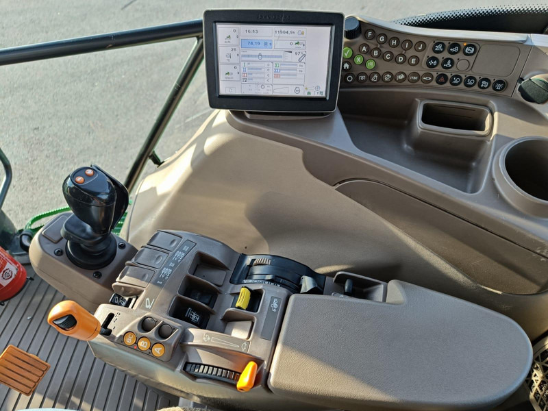 Farm tractor John Deere 6140R: picture 13