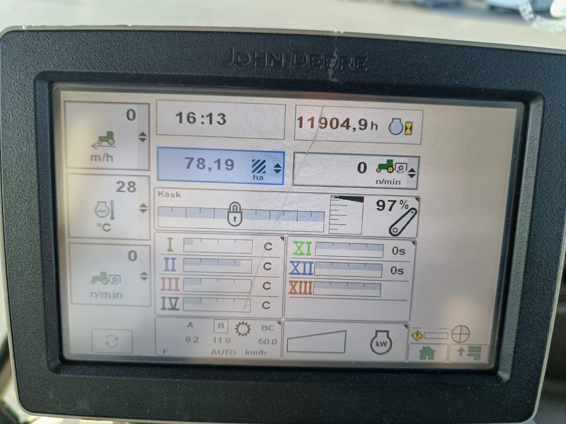 Farm tractor John Deere 6140R: picture 14