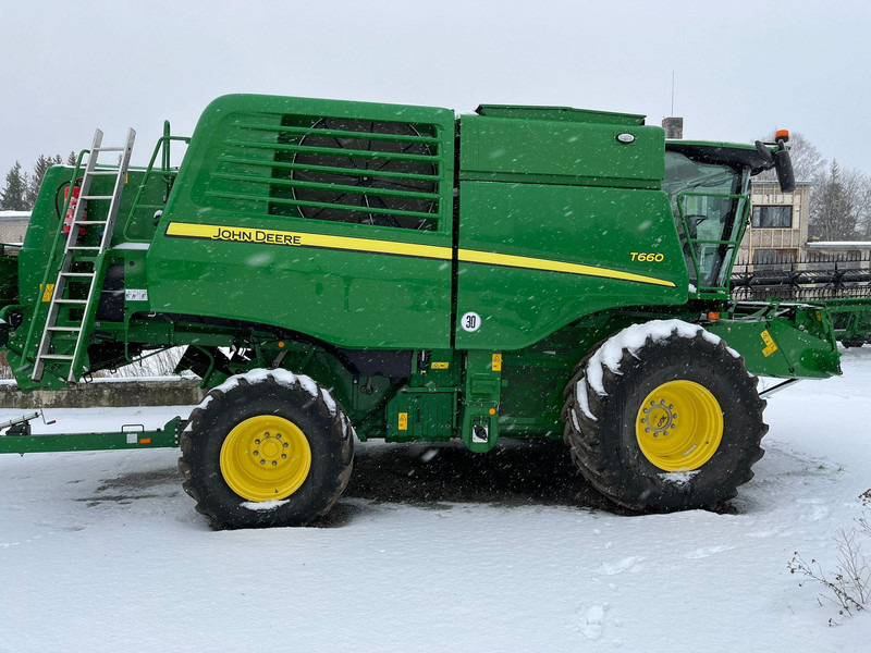 John Deere T660 - Combine harvester: picture 1 John Deere T660 - Combine harvester: picture 1
