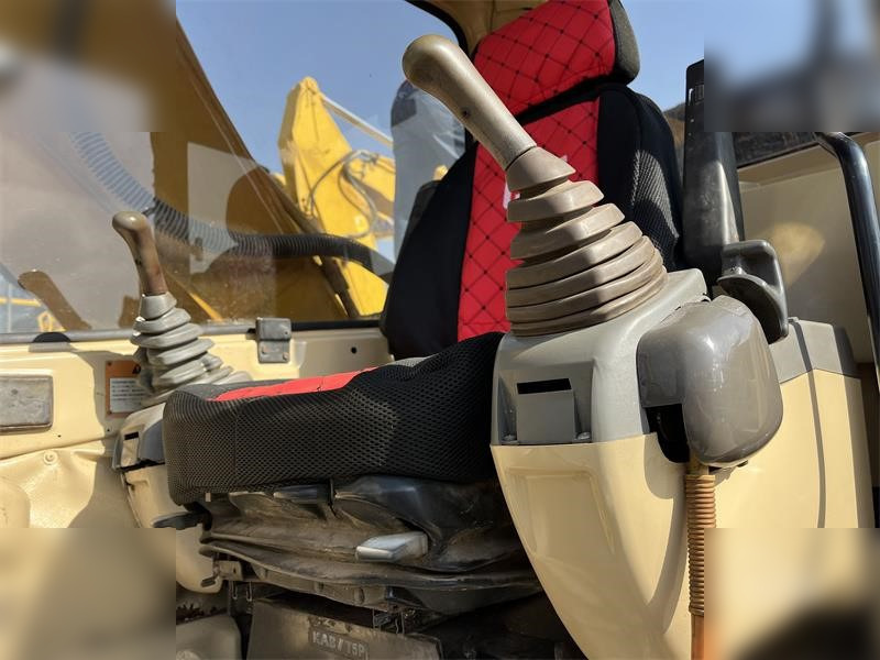 CATERPILLAR 320BL - Crawler excavator: picture 4 CATERPILLAR 320BL - Crawler excavator: picture 4