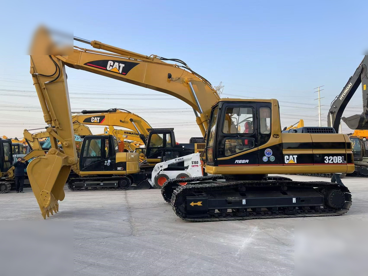 CATERPILLAR 320BL - Crawler excavator: picture 1 CATERPILLAR 320BL - Crawler excavator: picture 1