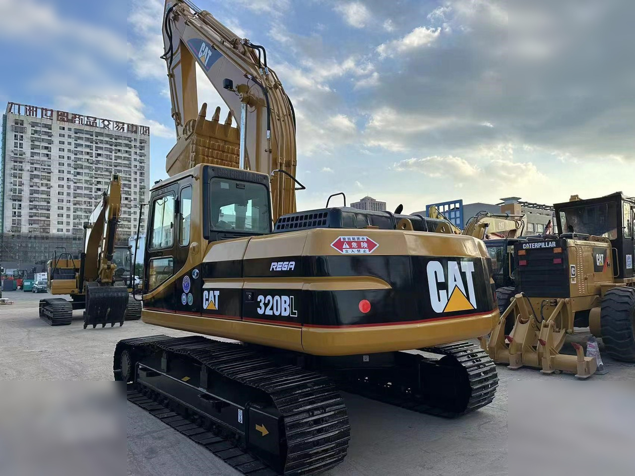 CATERPILLAR 320BL - Crawler excavator: picture 3 CATERPILLAR 320BL - Crawler excavator: picture 3