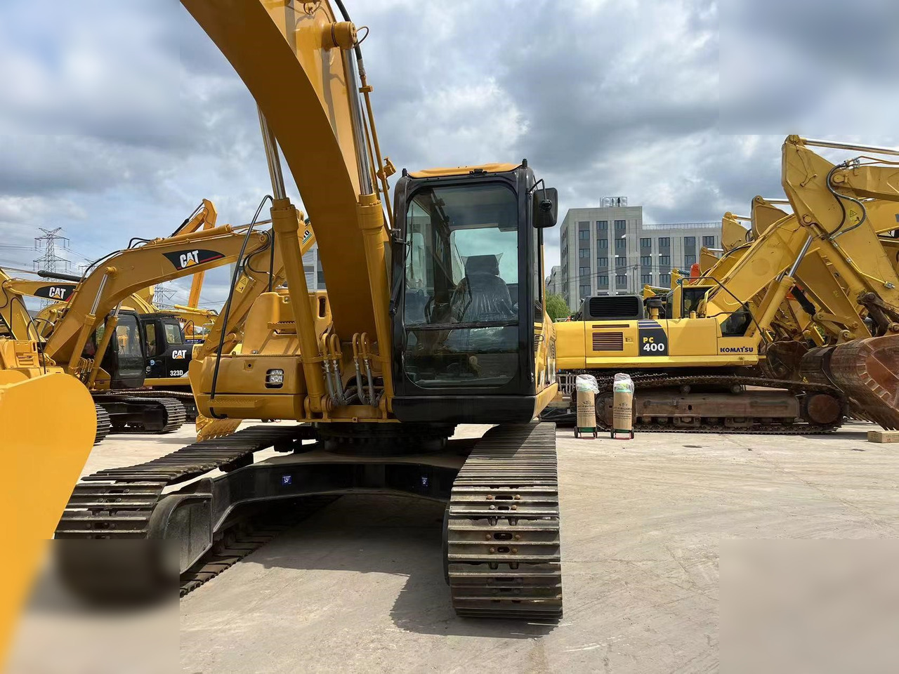 CATERPILLAR 320CL - Crawler excavator: picture 3 CATERPILLAR 320CL - Crawler excavator: picture 3