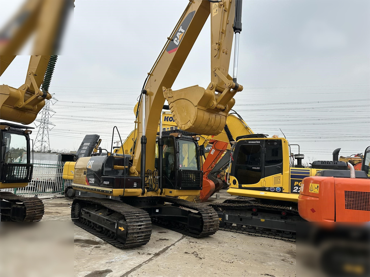 CATERPILLAR 320D - Crawler excavator: picture 3 CATERPILLAR 320D - Crawler excavator: picture 3