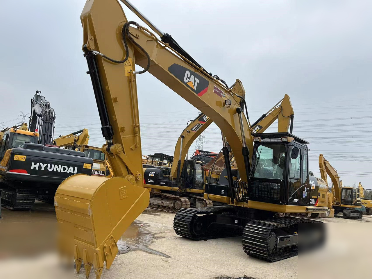 CATERPILLAR 320D2 - Crawler excavator: picture 1 CATERPILLAR 320D2 - Crawler excavator: picture 1