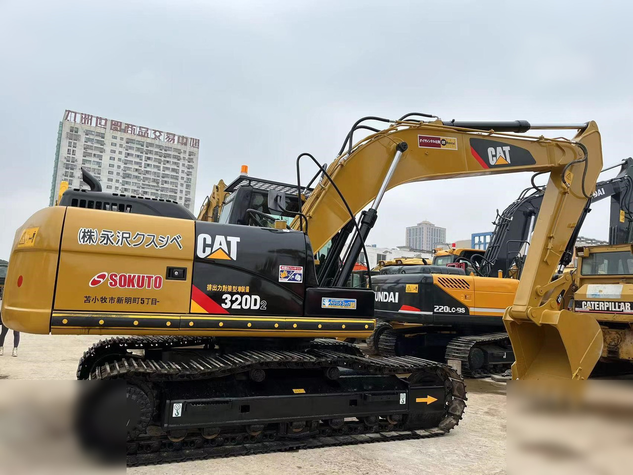 CATERPILLAR 320D2 - Crawler excavator: picture 2 CATERPILLAR 320D2 - Crawler excavator: picture 2