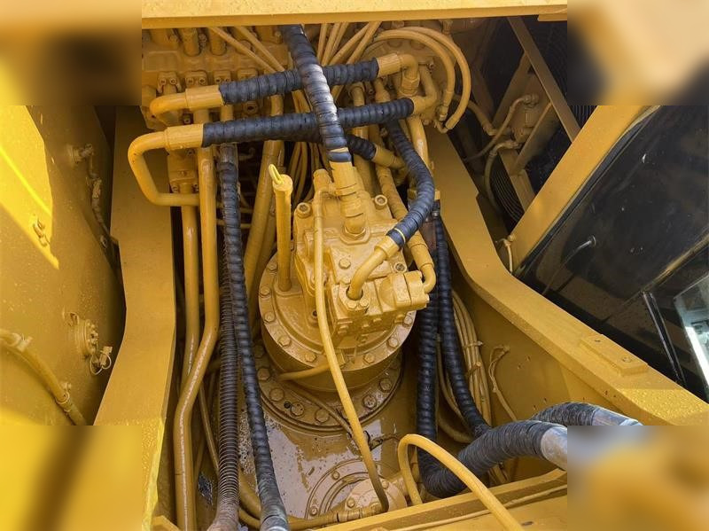Crawler excavator CATERPILLAR 330D: picture 10