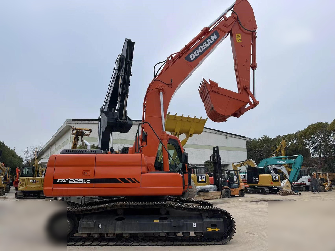 DOOSAN DX225 LC - Crawler excavator: picture 1 DOOSAN DX225 LC - Crawler excavator: picture 1