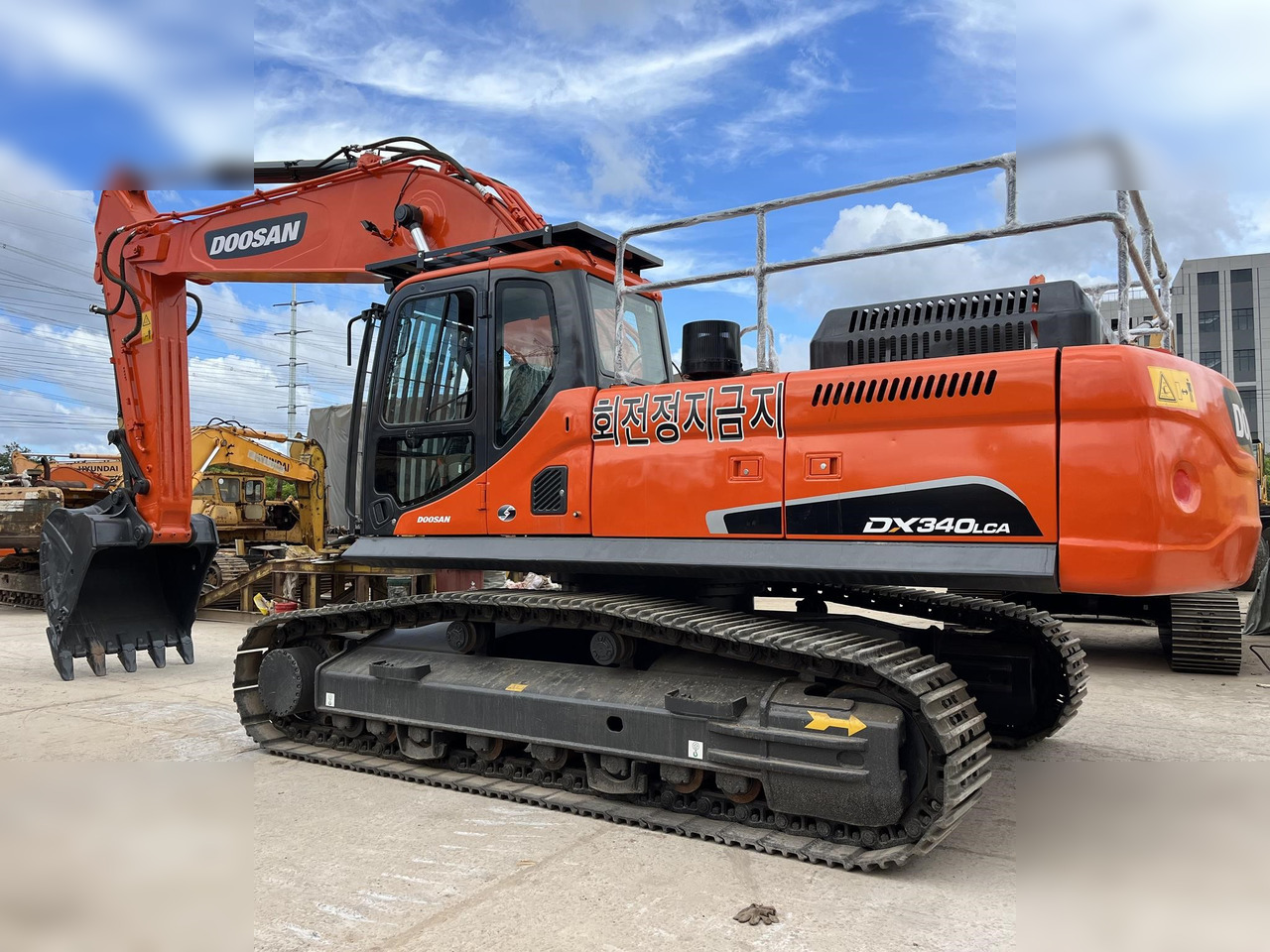 DOOSAN DX340 LCA - Crawler excavator: picture 1 DOOSAN DX340 LCA - Crawler excavator: picture 1