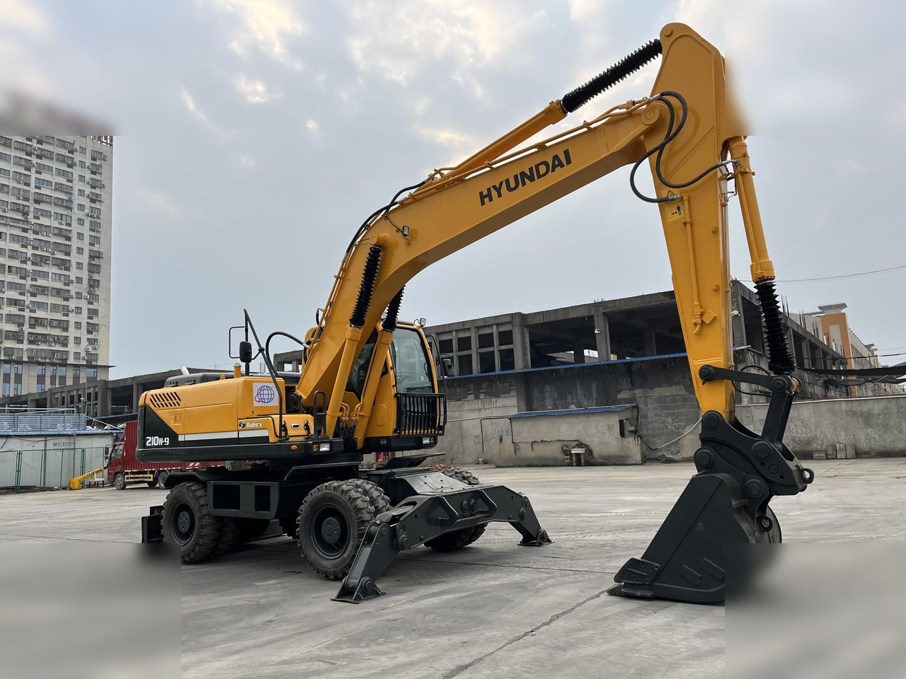 HYUNDAI ROBEX 210W-9 - Wheel excavator: picture 2 HYUNDAI ROBEX 210W-9 - Wheel excavator: picture 2