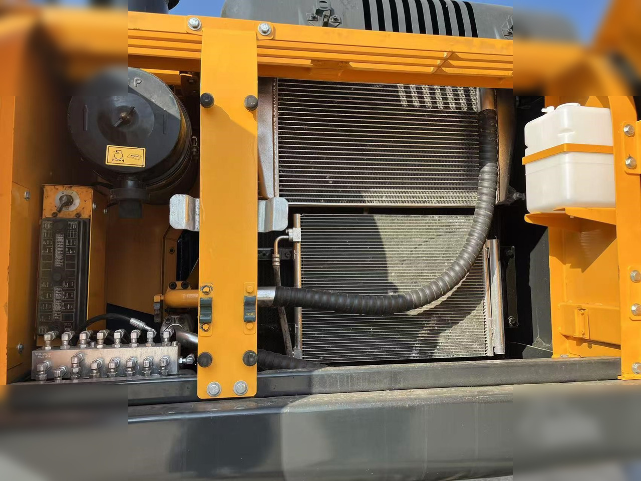 Crawler excavator HYUNDAI ROBEX 220 LC-9S: picture 7 Crawler excavator HYUNDAI ROBEX 220 LC-9S: picture 7