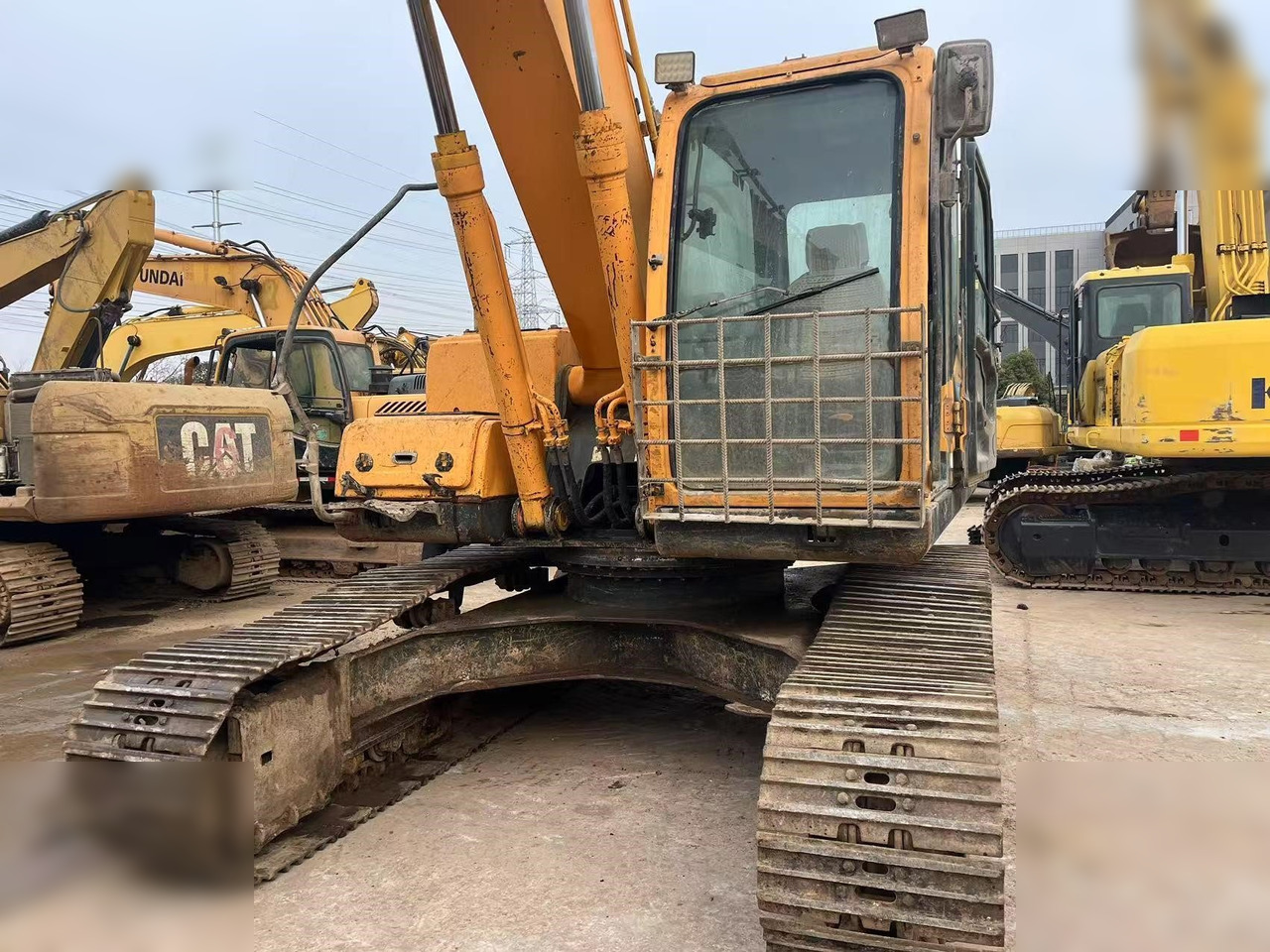 HYUNDAI ROBEX 220 LC-9S - Crawler excavator: picture 3 HYUNDAI ROBEX 220 LC-9S - Crawler excavator: picture 3