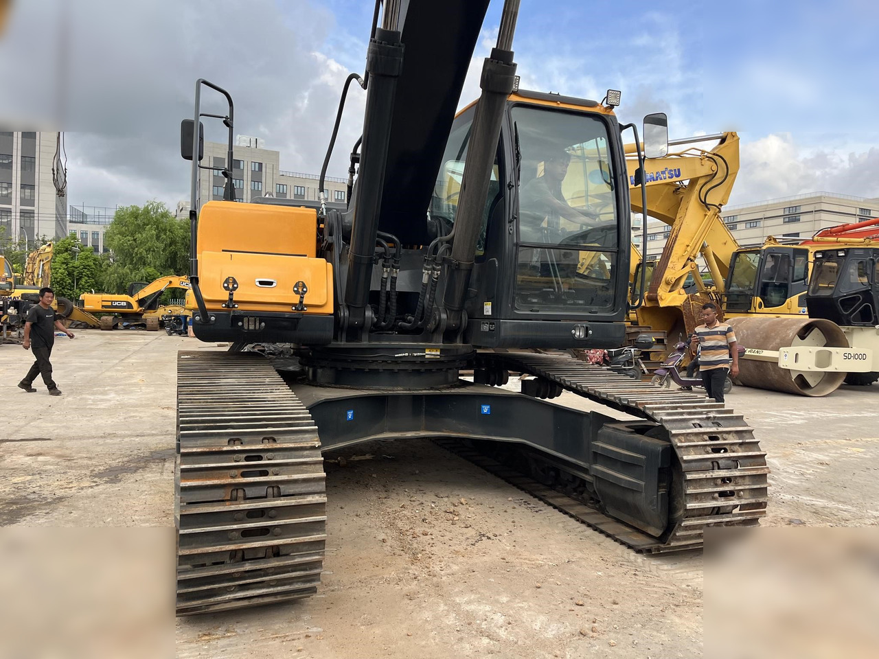 HYUNDAI ROBEX 300 LC-9 - Crawler excavator: picture 4 HYUNDAI ROBEX 300 LC-9 - Crawler excavator: picture 4