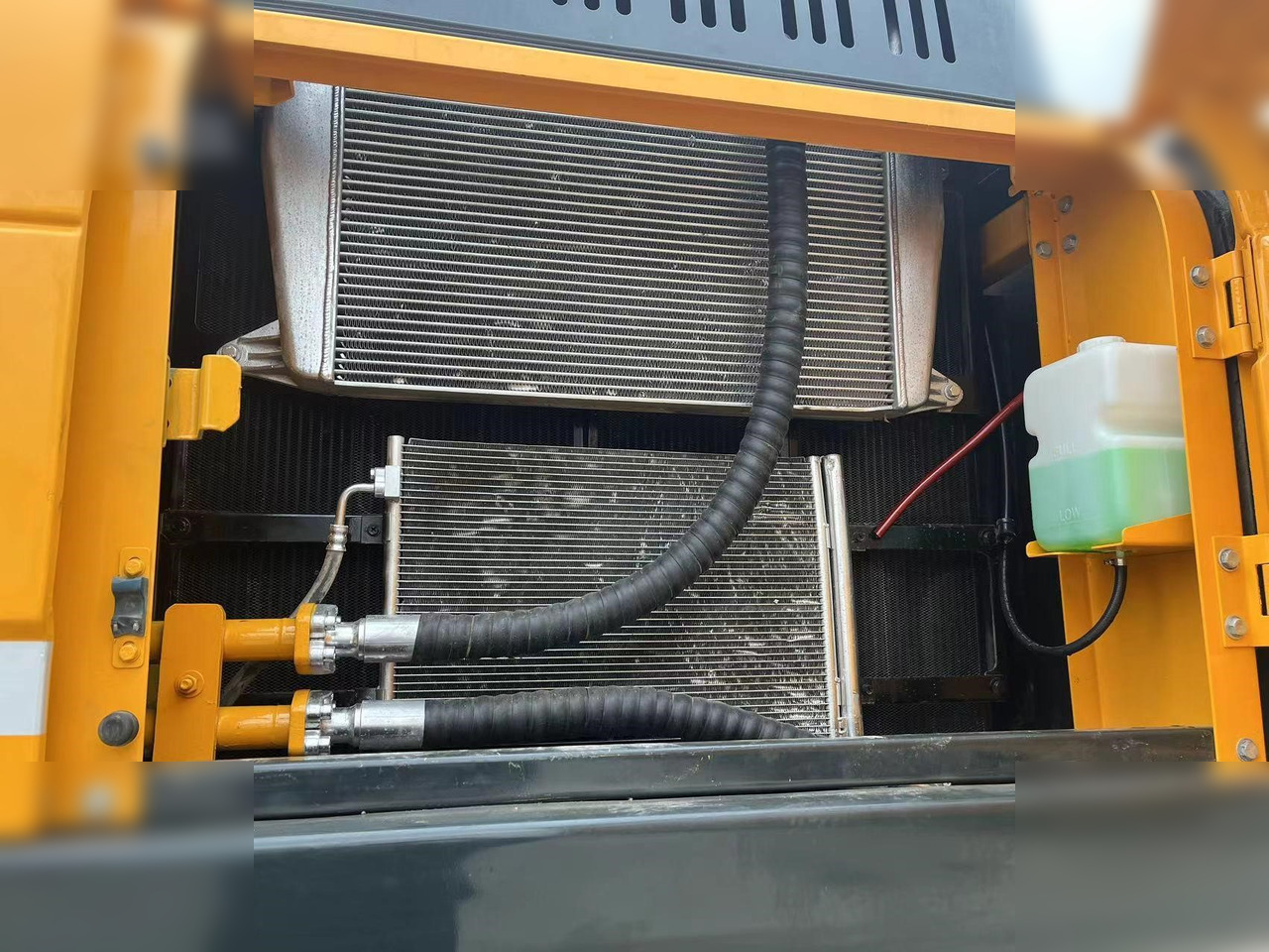 Crawler excavator HYUNDAI ROBEX 305 LC-9T: picture 8