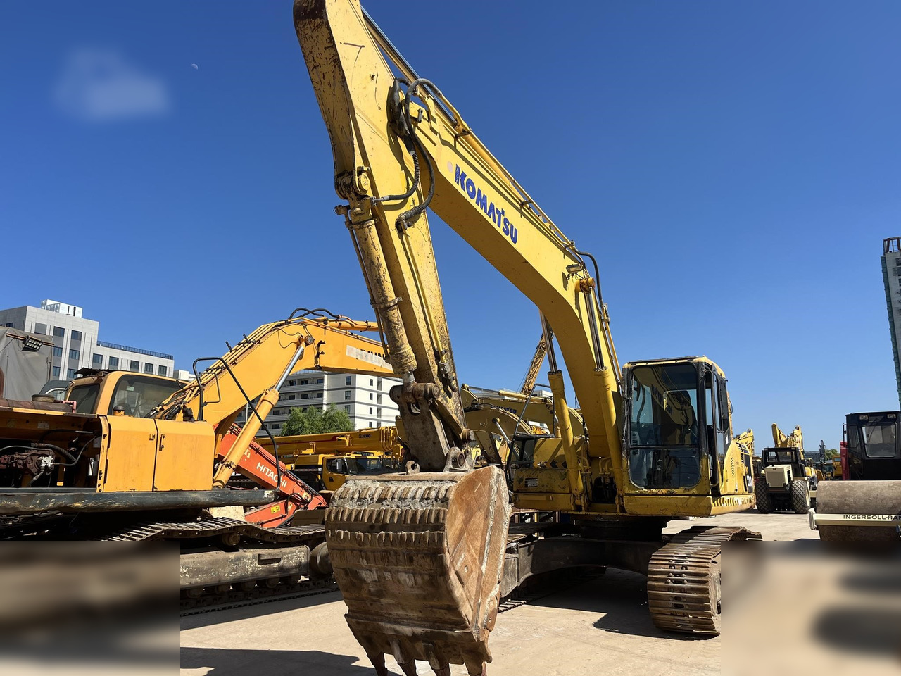KOMATSU PC220-7 - Crawler excavator: picture 3 KOMATSU PC220-7 - Crawler excavator: picture 3