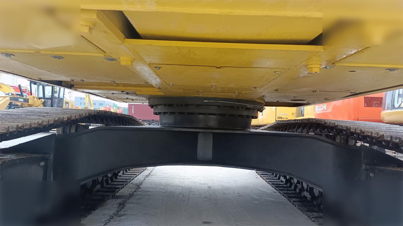 KOMATSU PC240 LC - Crawler excavator: picture 3 KOMATSU PC240 LC - Crawler excavator: picture 3