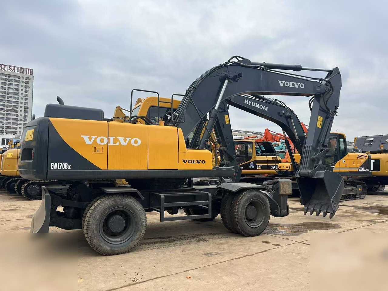 VOLVO EW170 - Wheel excavator: picture 2 VOLVO EW170 - Wheel excavator: picture 2
