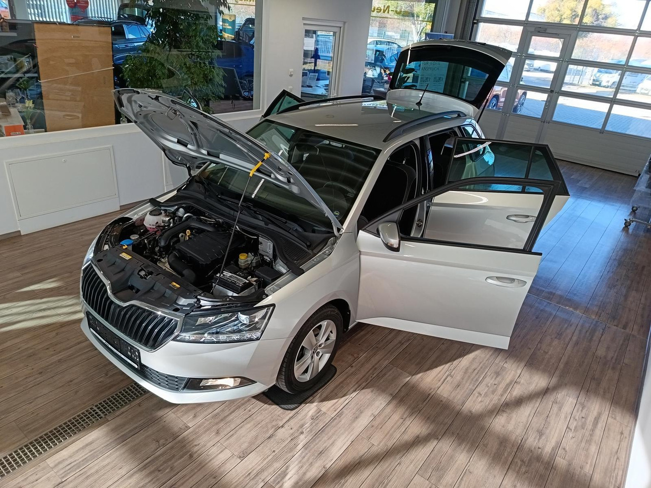 Skoda Fabia Combi Style 1.0 TSI*AHK*LED*R-KAM*PDC*SHZ* - Estate car: picture 2 Skoda Fabia Combi Style 1.0 TSI*AHK*LED*R-KAM*PDC*SHZ* - Estate car: picture 2